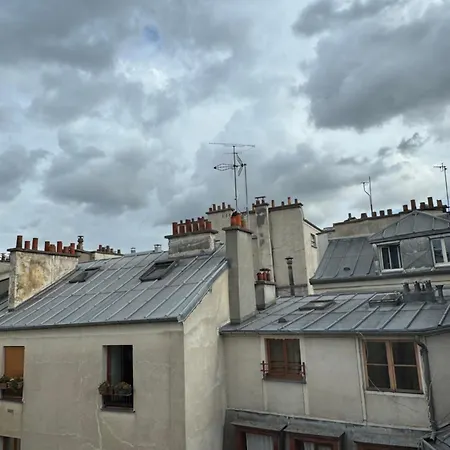 Charming & Bright In Marais Daire Paris