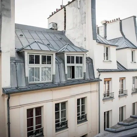 Charming & Bright In Marais Paris