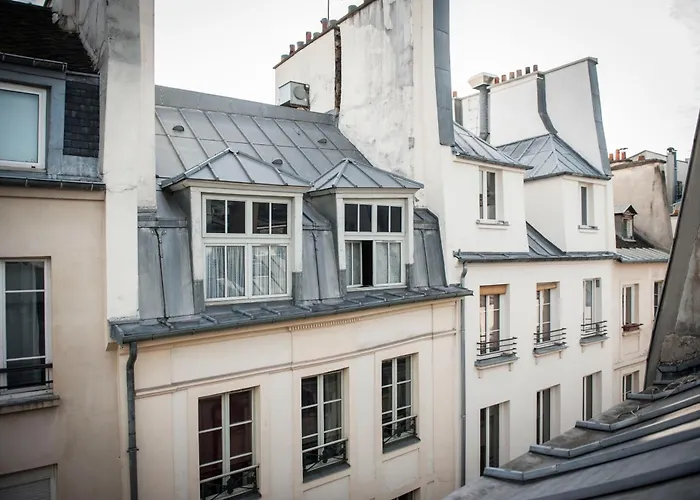 Charming & Bright In Marais Paris