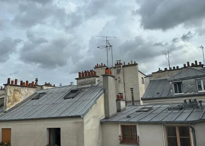 Charming & Bright In Marais Апартаменты Париж